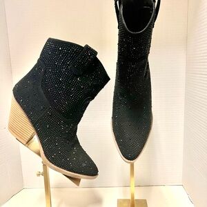 Elegant Black Studded Women's Boots
